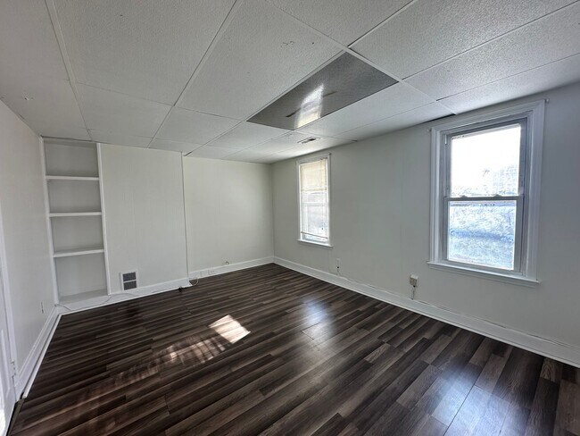 Building Photo - 210 Norway Ave