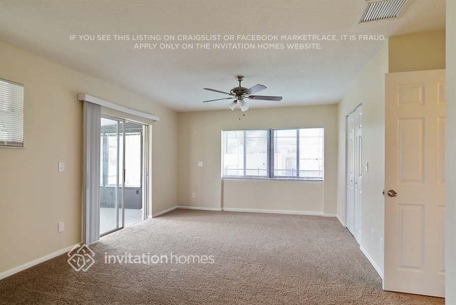 Building Photo - 832 SE Thornhill Dr