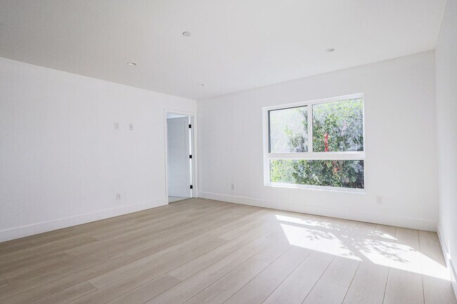 Building Photo - NEW CONSTRUCTION LUXURY 4 BED TOWNHOMES WITH ROOF DECKS