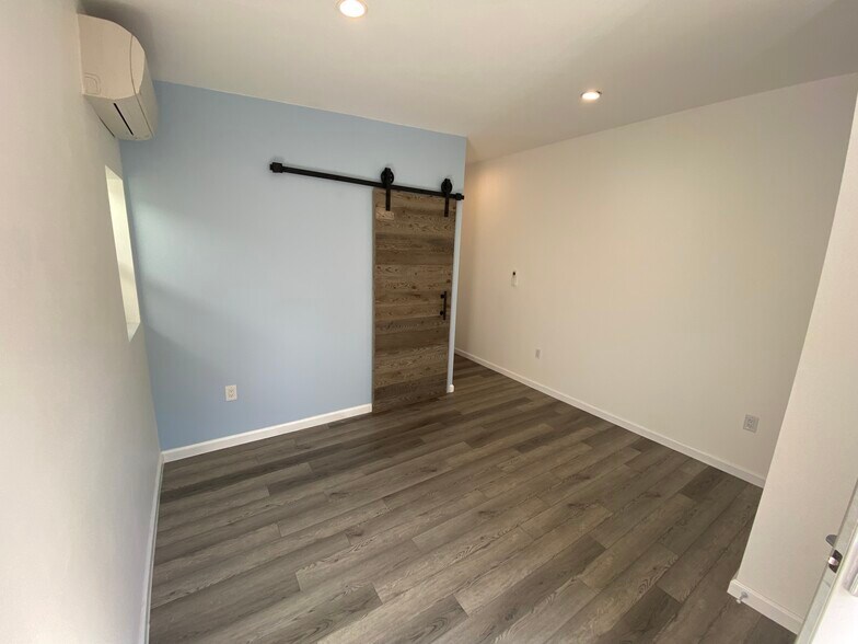 Bedroom - 433 S Fairview St