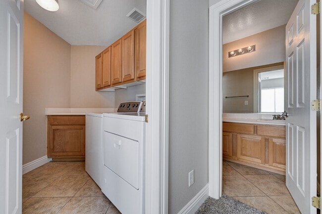 Building Photo - NORTHWEST - 2 STORY HOME - 89149