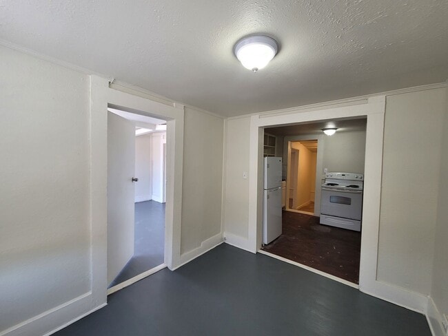 Primary Photo - 1334/1336 Rigsby