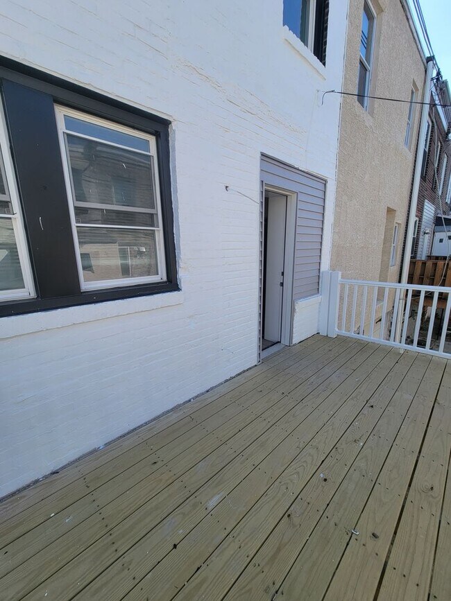 Building Photo - Fully beautiful rehab 4 bed 2.5 bath secti...