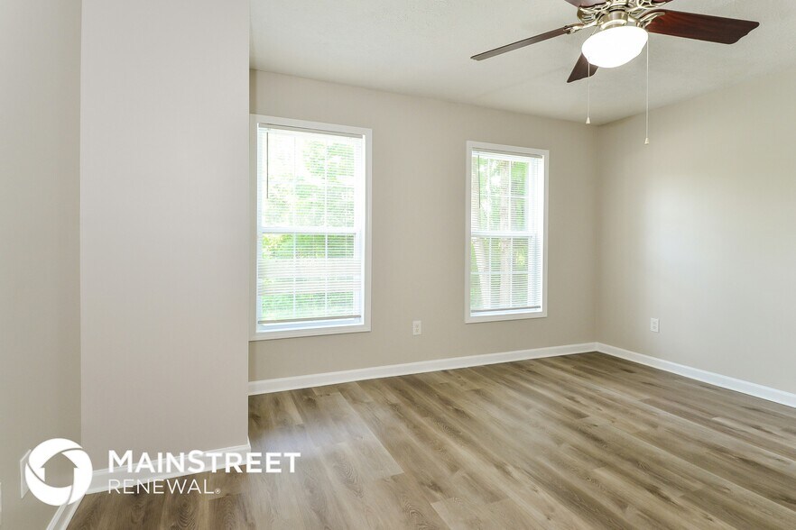 Building Photo - 12290 Versailles St