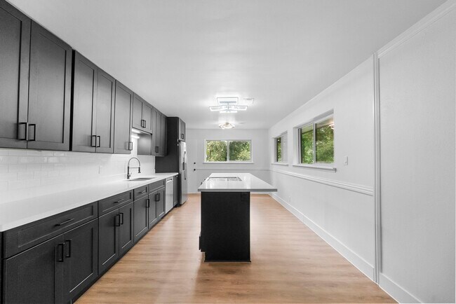 Building Photo - 62 Greenbriar Dr