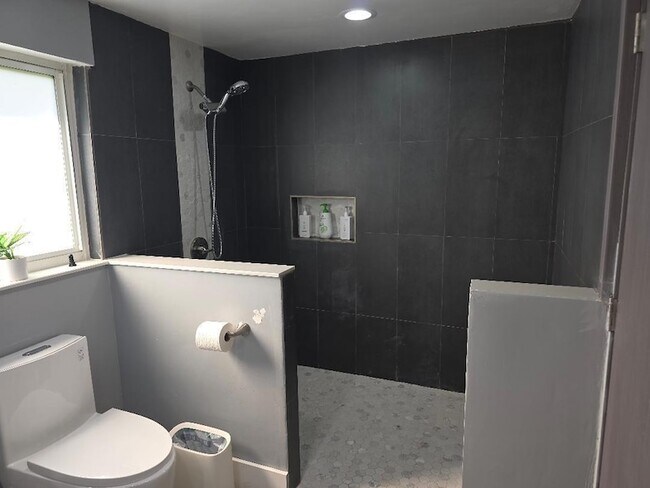 Building Photo - 1532 Fletcher St