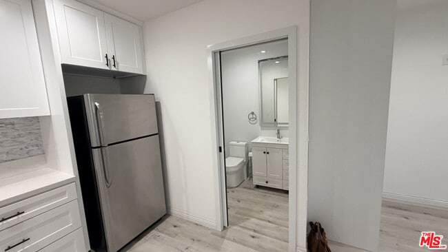 Building Photo - 7345 Tyrone Ave