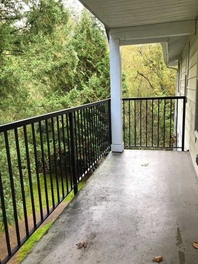 Building Photo - 3bd/2ba Issaquah Condo