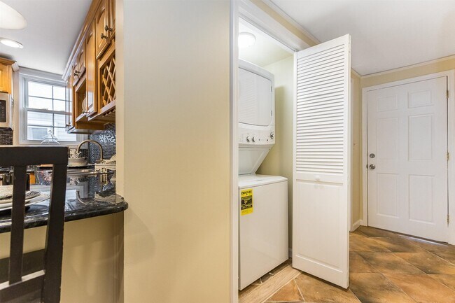 Building Photo - 102 Broughton Ave