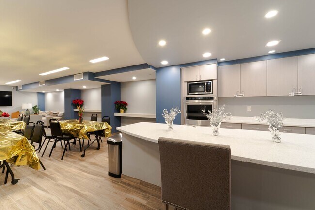 Building Photo - Contemporary 2BR/2BA Corner Condo at The Encore of McLean