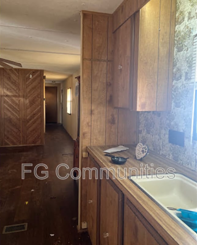 Building Photo - 3610 Highlands Rd