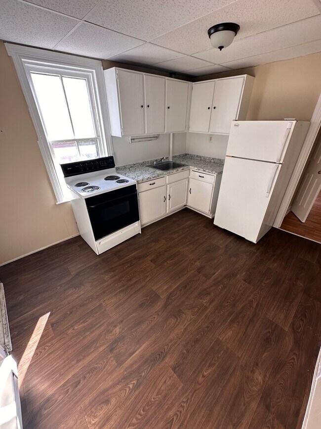 Building Photo - 121 N State St