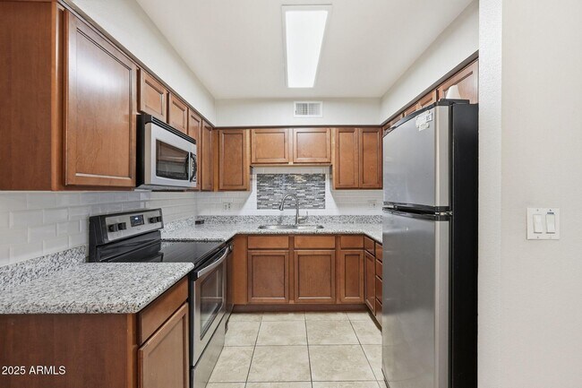 Building Photo - 1702 W Tuckey Ln