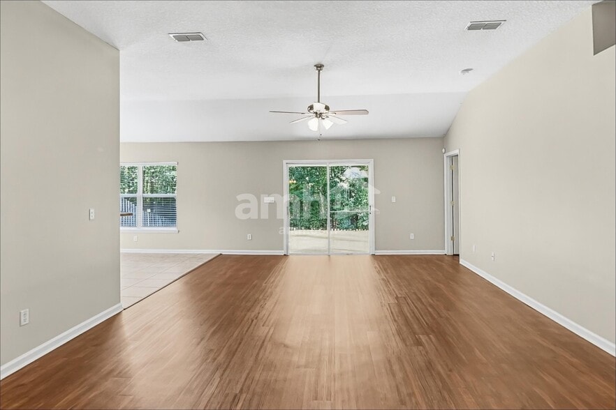 Building Photo - 1756 Hollow Glen Dr