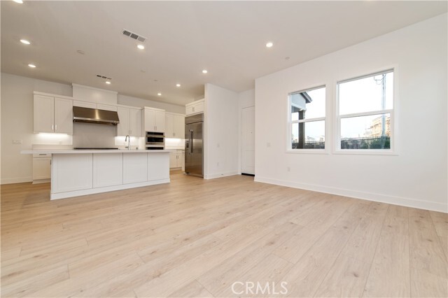 Building Photo - 548 Mulligan