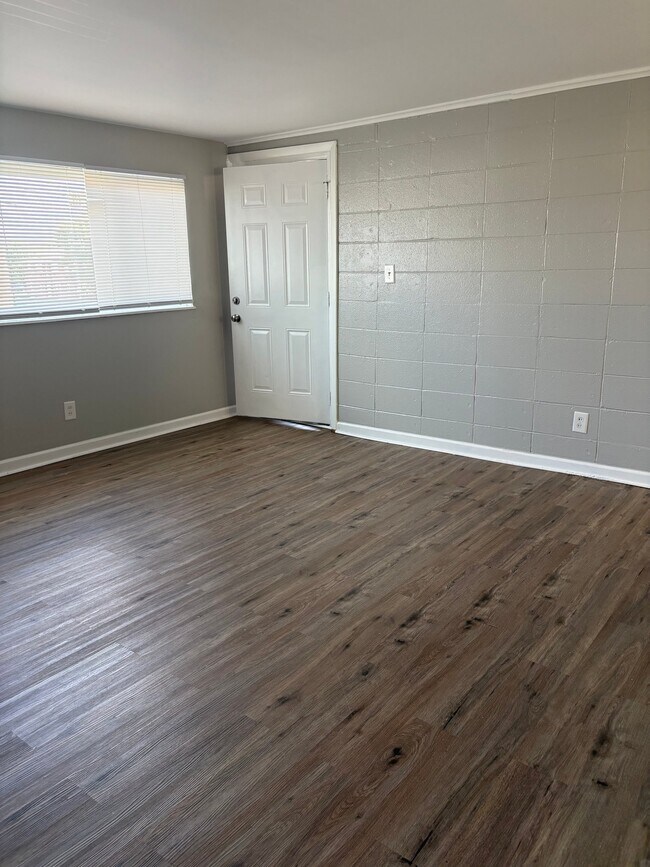 Building Photo - 3600 Cushing Dr