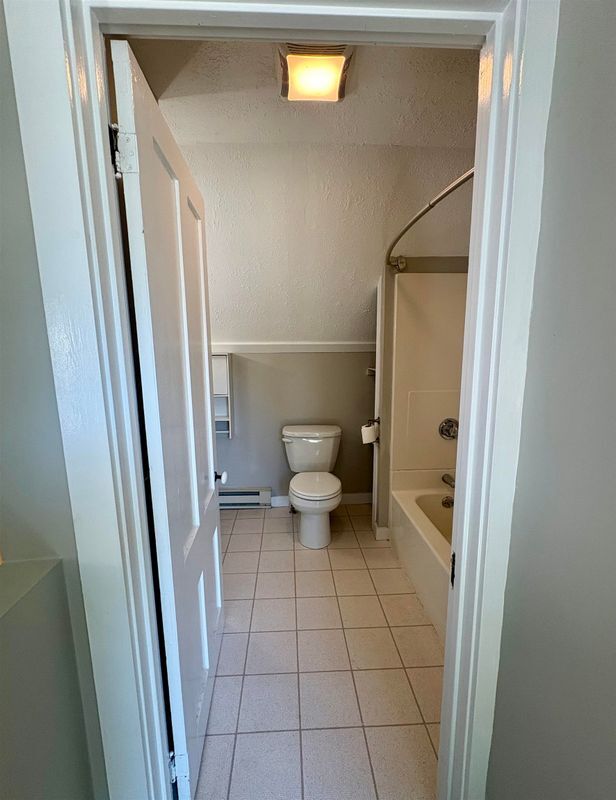 Building Photo - 834 Main St