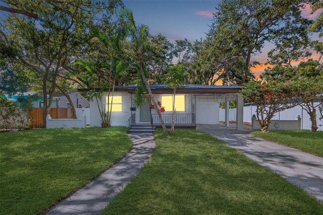 Building Photo - 2710 Boca Ciega Dr N