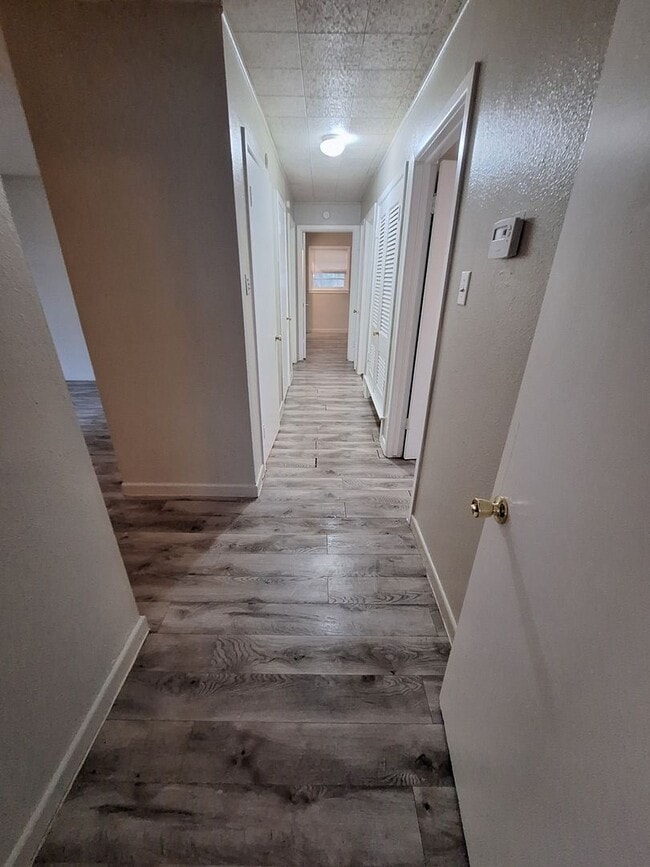 Building Photo - 3 bedroom, 2 bath