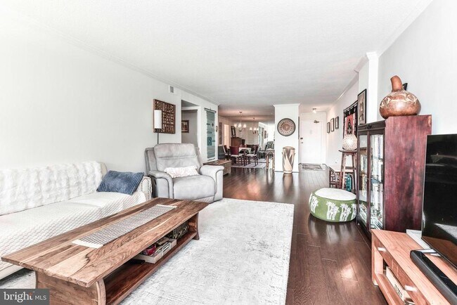 Building Photo - 1300 Army Navy Dr