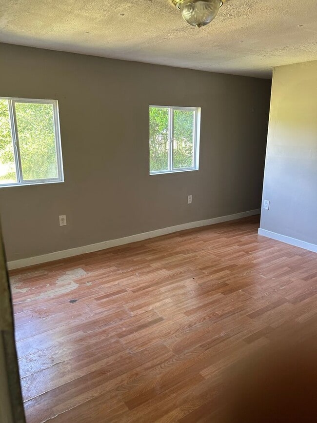 Building Photo - New Home Available! Rent this 2 Bedroom ho...