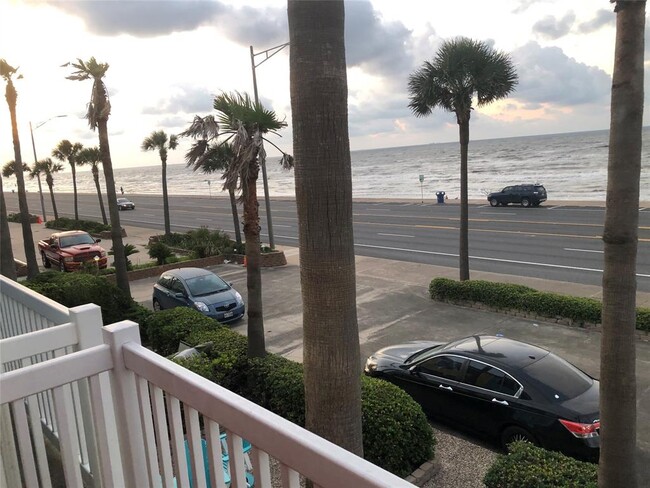 Building Photo - 8416 Seawall Blvd