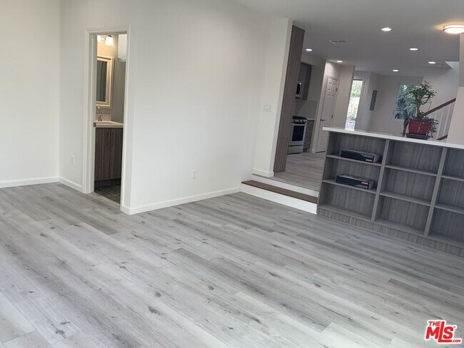 Building Photo - 2700 Los Olivos Ln