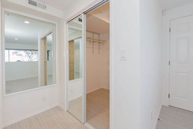 Building Photo - Low Bank Waterfront New Remodel on Huge Lot