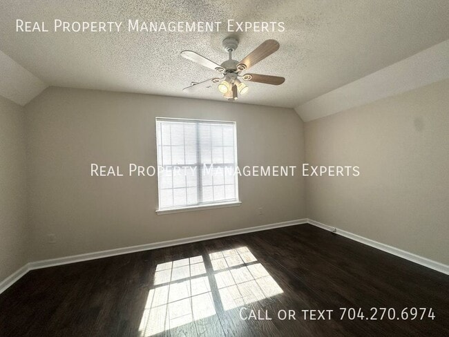 Building Photo - 7915 Vermilion Dr