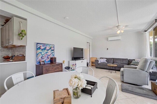 Building Photo - 2755 NE 28th Ave