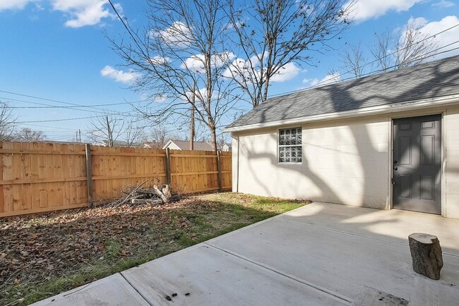 Building Photo - Coming Soon! Stunning 3-Bedroom, 2 Full Bath, 2 Half Bath Home in Southern Orchards