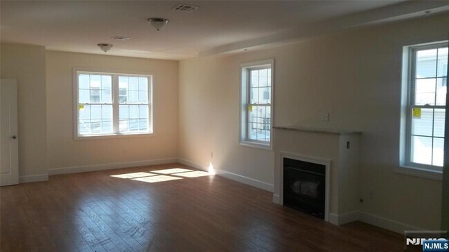 Building Photo - 110 39th St