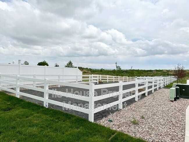 Building Photo - 3900 Pinnacles Ct