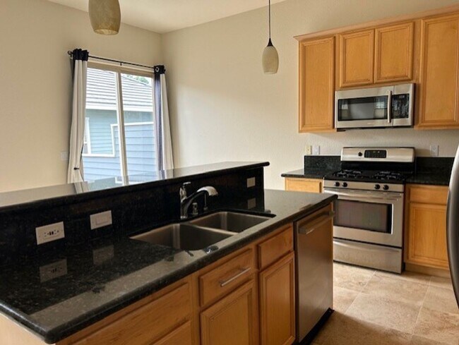 Building Photo - 6652 Aston Cir