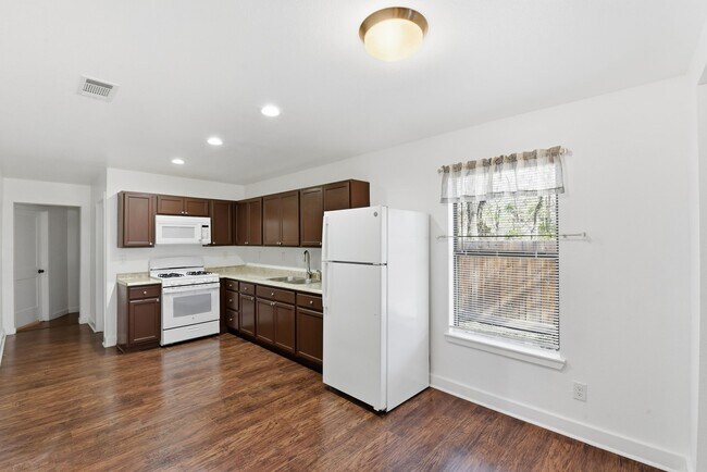 Building Photo - 915 Nevell St