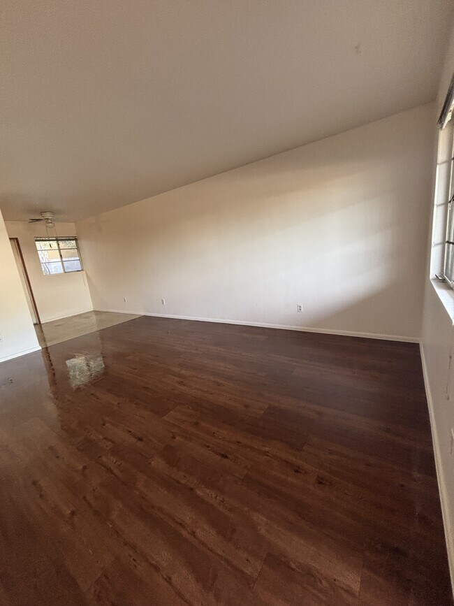 Building Photo - 2618 E Turney Ave