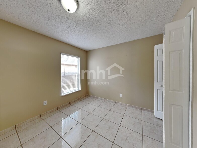 Building Photo - 4232 Pacifica Dr