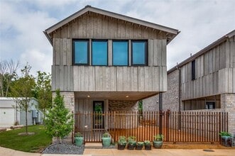 Building Photo - 903 Blackland Ct