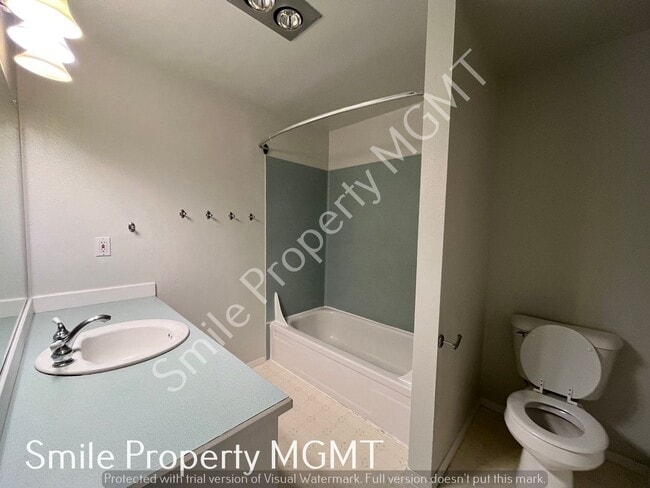Building Photo - Spacious 5 bedrooms house in Beaverton