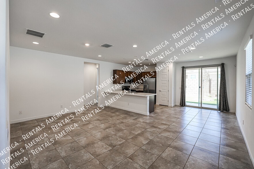 Building Photo - 8914 W Rancho Dr