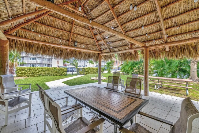 Building Photo - 3121 NE 51st St