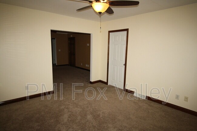 Building Photo - 826 Tayco St