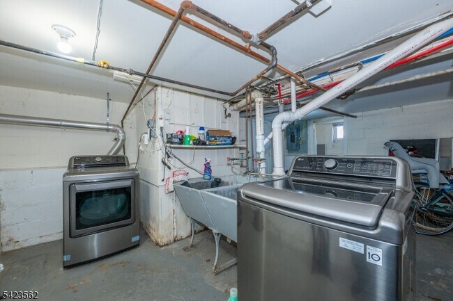 Building Photo - 38 Claremont Ave