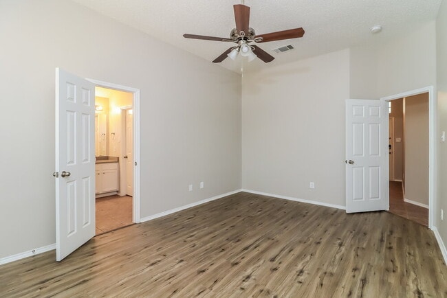 Building Photo - 808 Thorton Dr