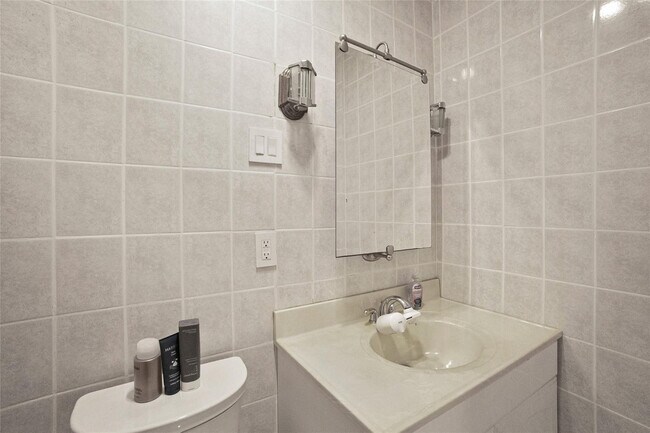 Building Photo - 1311 NE 27th Way