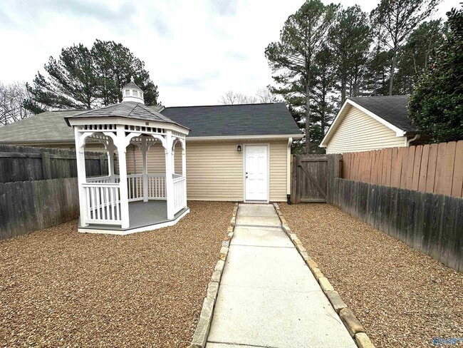 Building Photo - 722 Hobbs Rd SE