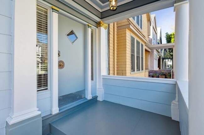 Building Photo - 123 10th Ave