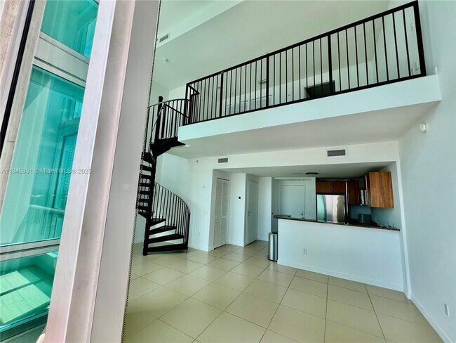 Building Photo - 300 S Biscayne Blvd
