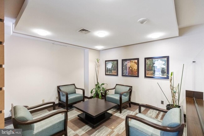 Building Photo - 307 Yoakum Pkwy