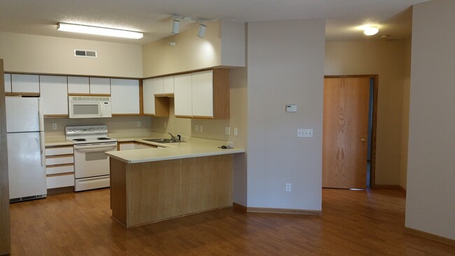 Building Photo - 2 bedroom, 1 bath condo on Iowa City's sou...